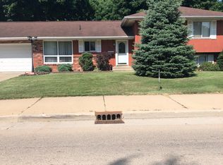 2277 Saint Vincents Ave, La Salle, IL 61301