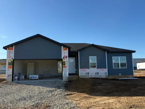 135 Maverick Dr, Mount Vernon, MO 65712