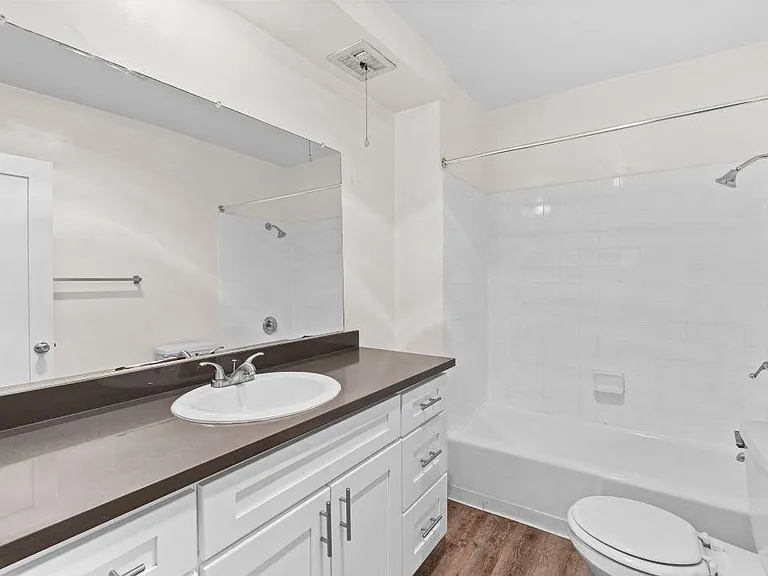 White Oak Terrace Apartments — Photo 9