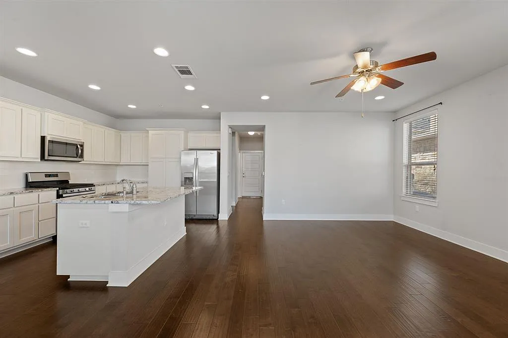4 bed, 3.0 bath, 2060 sqft, $2,500 — Photo 3