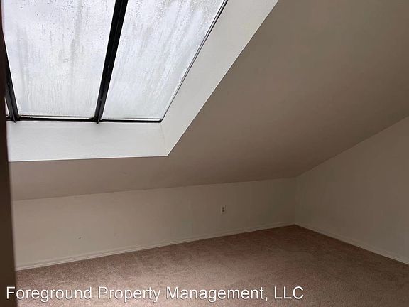 3rd image of 543 Overlake Dr E