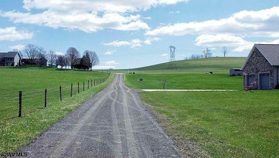 2nd image of 8 Gelding Ave #9