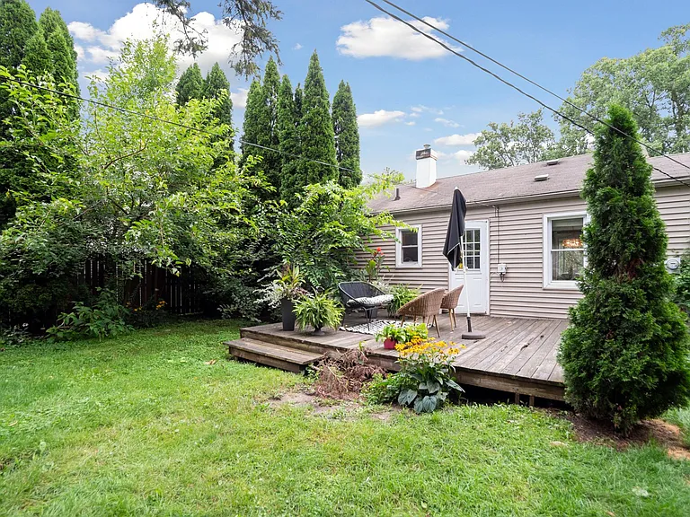 9065 Elmhurst Ave — Photo 20