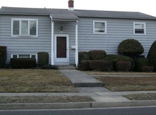 2 Lexington Rd, Somerset, NJ 08873