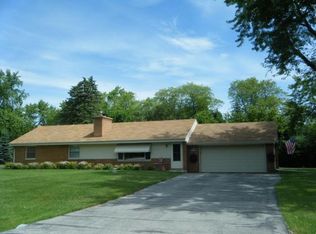 N56W15886 Scott Ln, Menomonee Falls, WI 53051