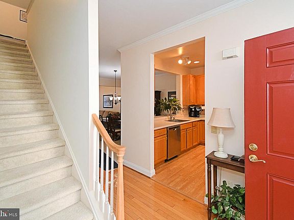 4th image of 1524 Tarrington Way