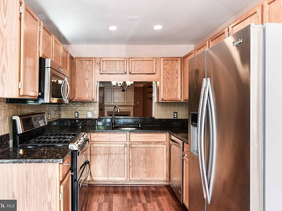1st image of 21827 Baldwin Sq #21827