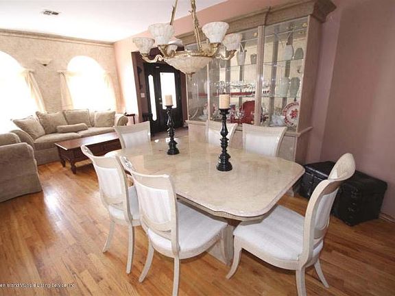 5th image of 11 Orchard Ave
