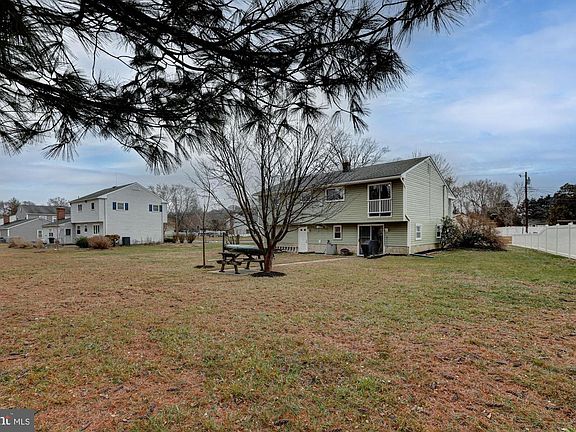 3rd image of 4 Old Forge Rd