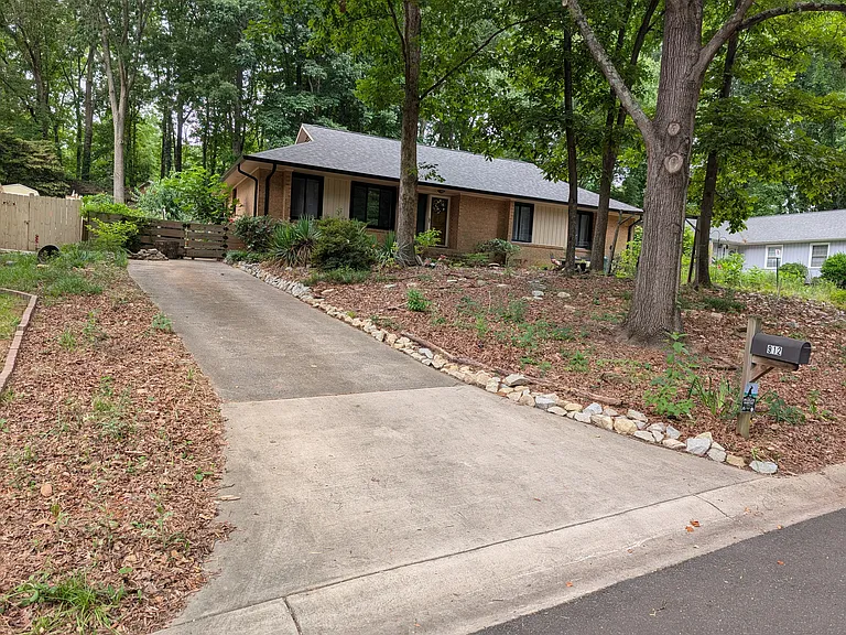 912 Pinafore Dr — Photo 2