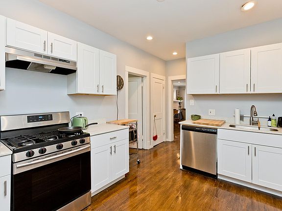 3rd image of 3557 W Wrightwood Ave #3N