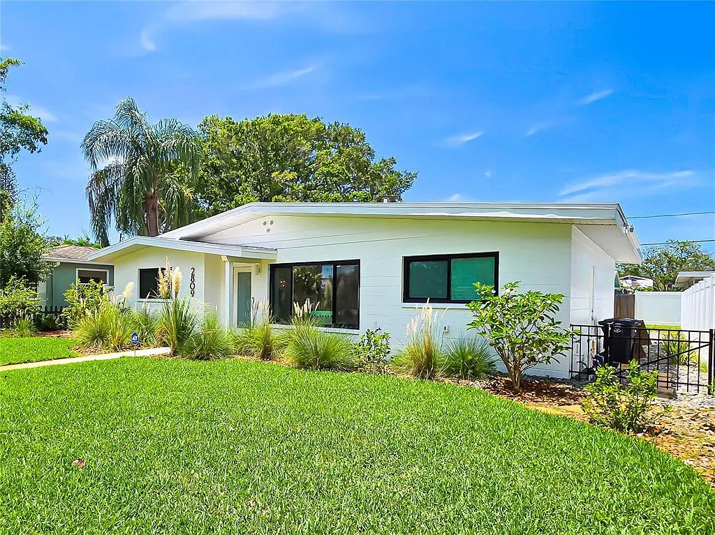 2 bed, 1.0 bath, 1096 sqft, $2,900 — Photo 3