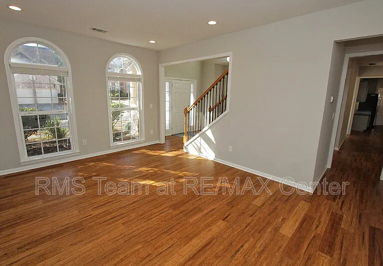 5057 Bethpage Dr — Photo 5