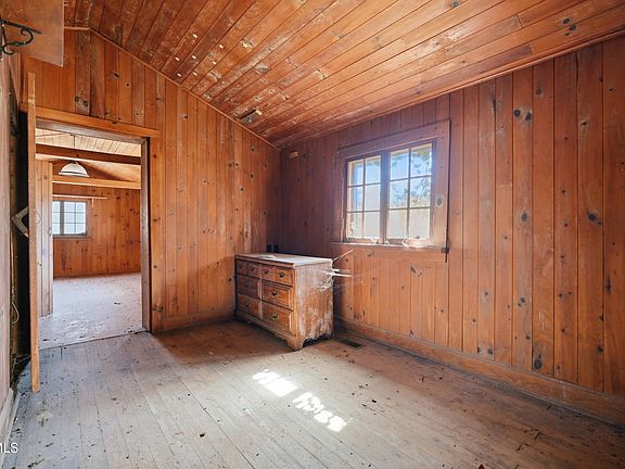 3rd image of 597 Cavern Rd
