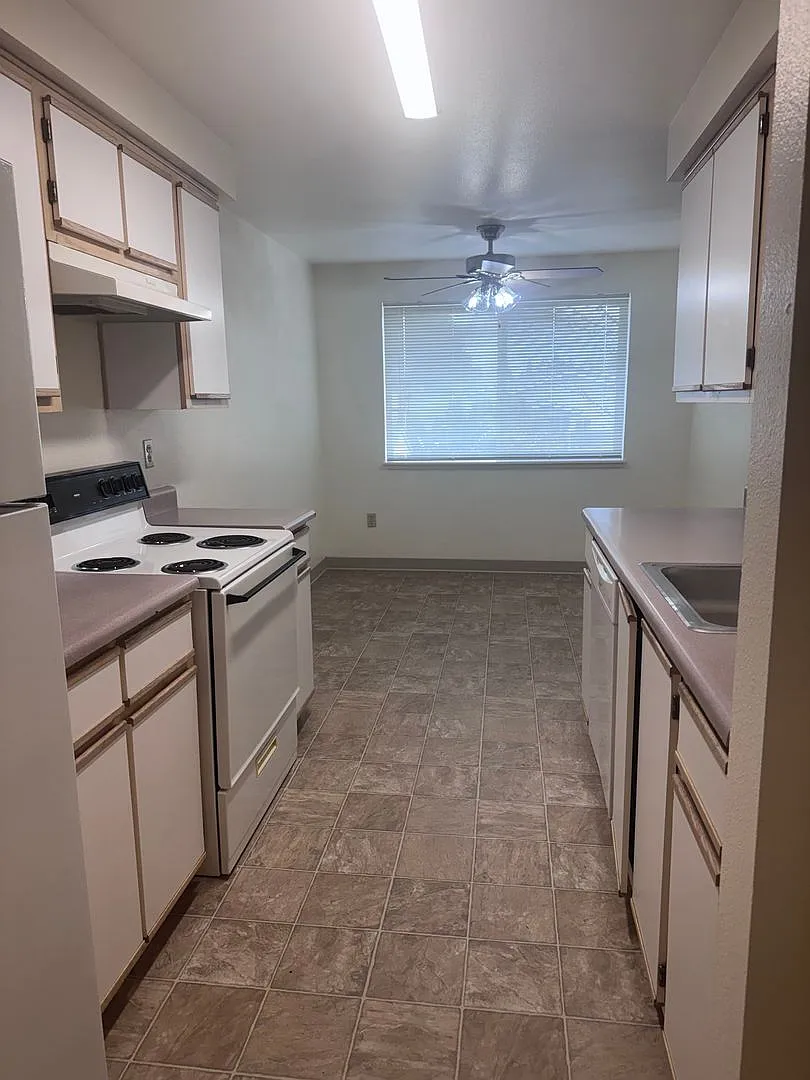 Building Photo - Willow Glen Apartments