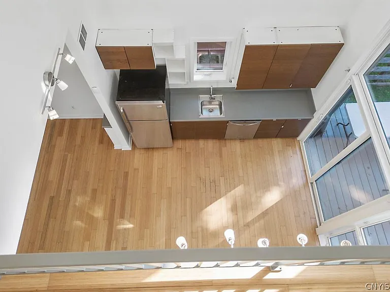 621 Otisco St — Photo 22