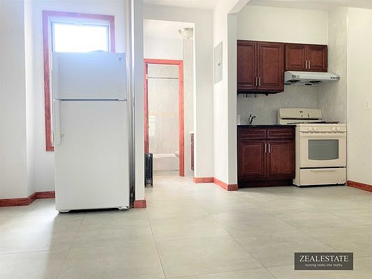 1st image of 1056 39th St #1F