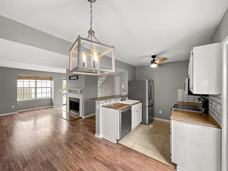 4961 Singleton Dr — Photo 6