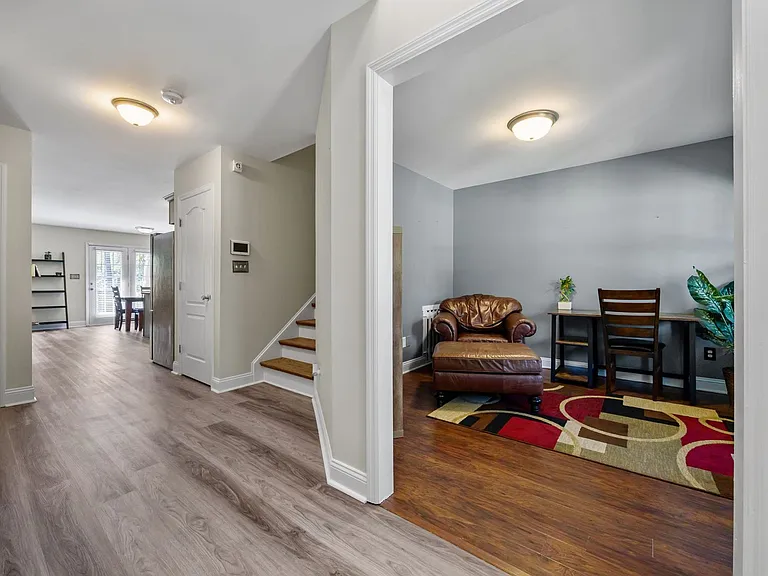 686 Colonial Hills Dr — Photo 10
