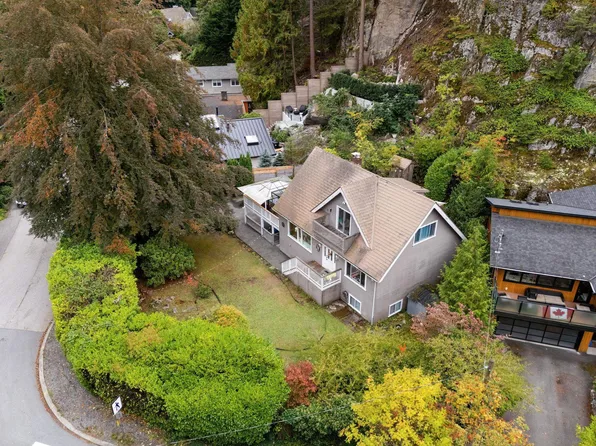 5607 Eagle Harbour Rd, West Vancouver, BC V7W 1P4