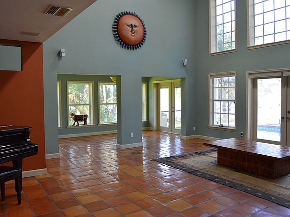 3rd image of 300 River Oaks Dr