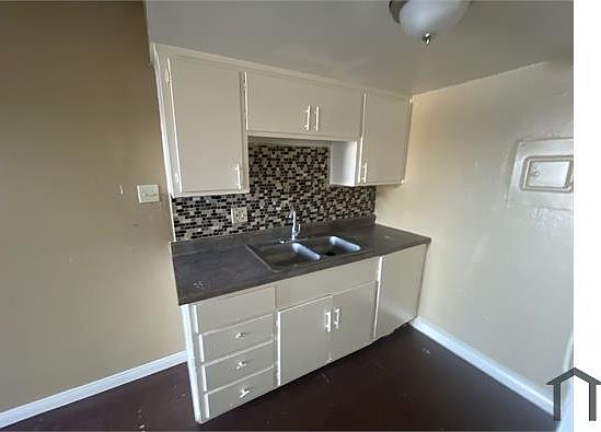 3rd image of 2619 Sherwood St #15