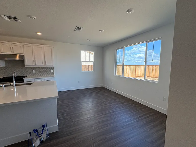 7966 Lamplight Dr — Photo 11