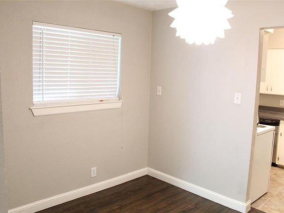 5th image of 110 N Willomet Ave APT 4