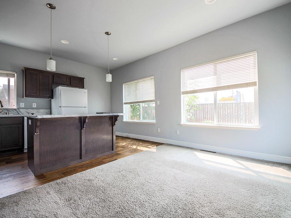 1st image of 410 2nd Ave