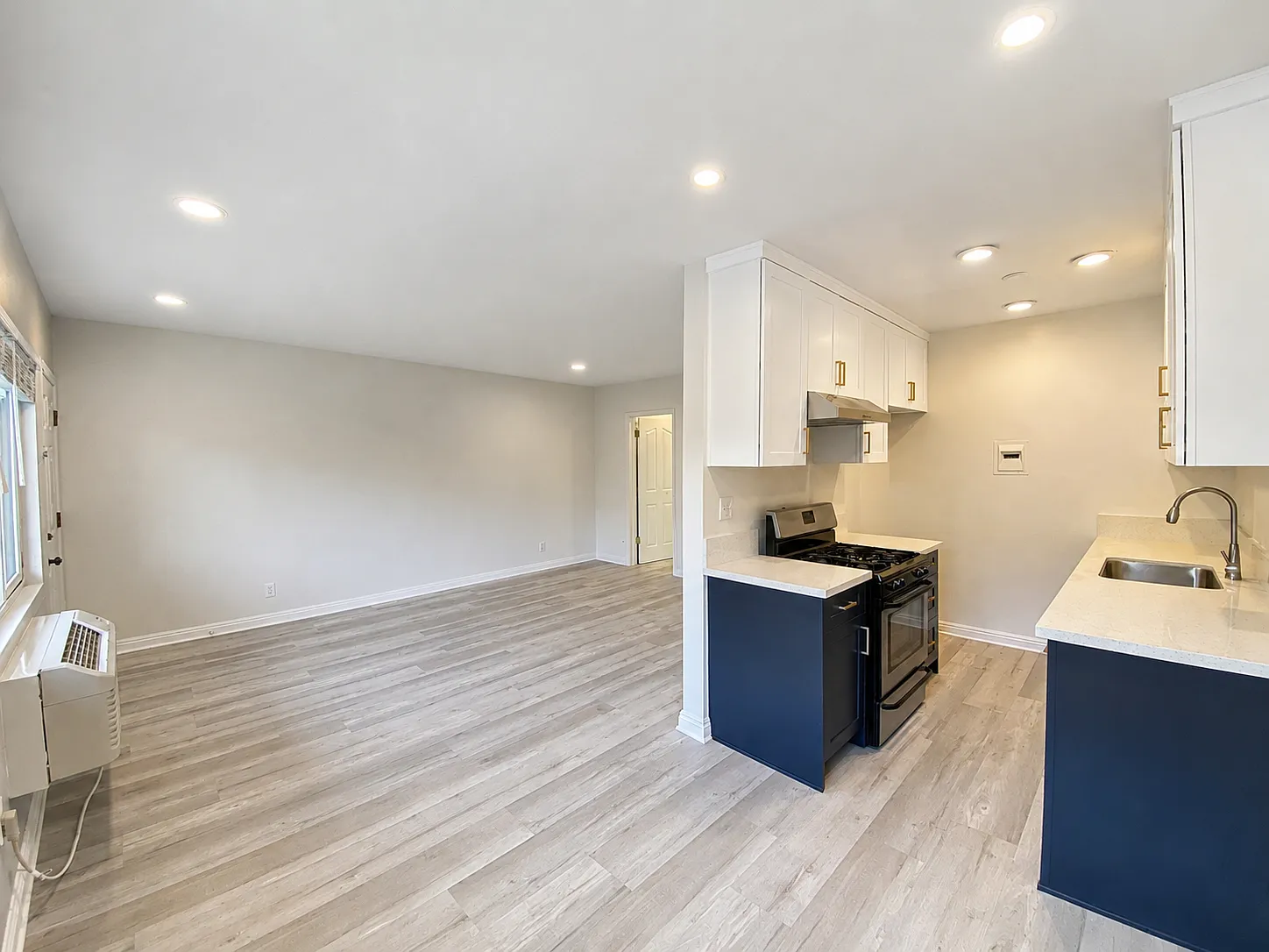 450 Riverdale Dr — Photo 3
