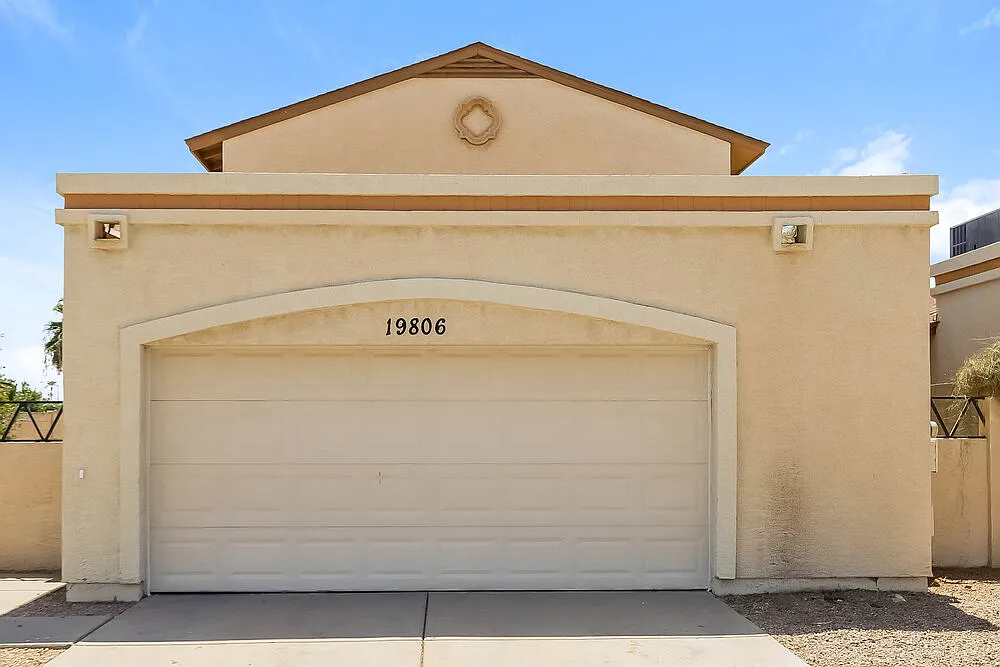 3 bed, 2.5 bath, 1593 sqft, $2,030 — Photo 1