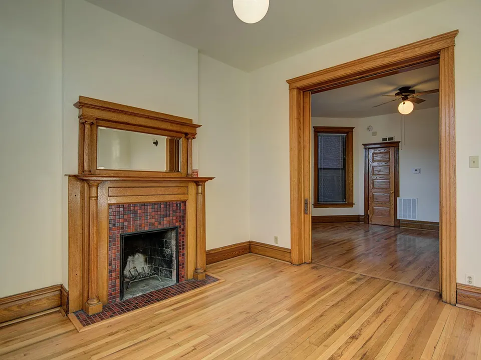 638 W Drummond Pl #1F
