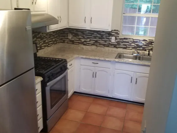 5691 Wells Cir, Stone Mountain, GA 30087