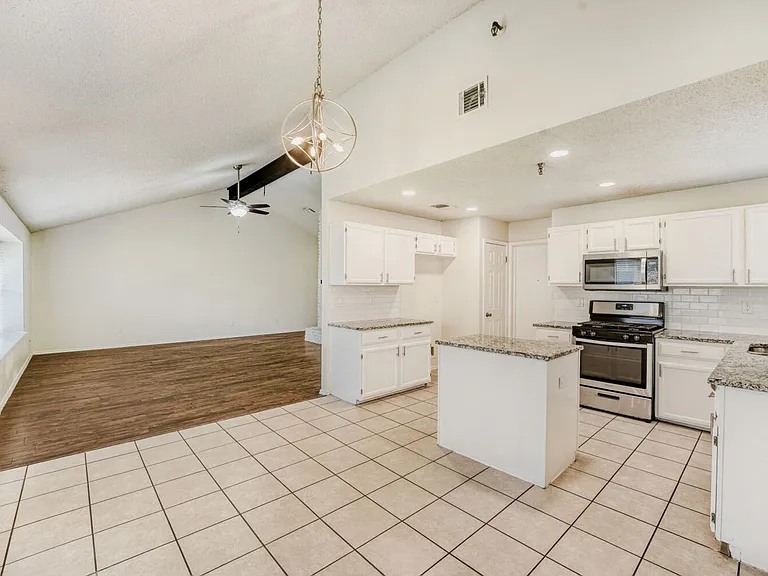 11922 Meadowfire Dr — Photo 10