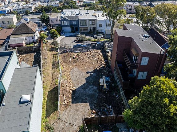 4th image of 6 Caine Ave