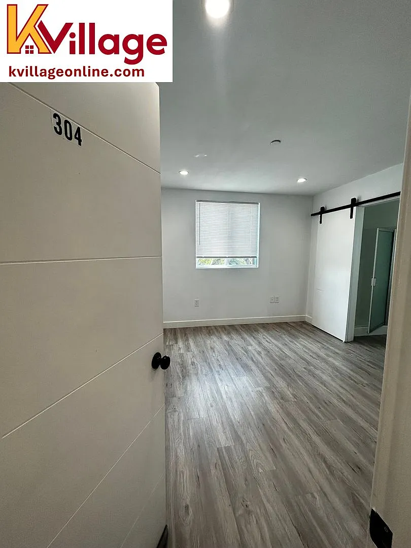 Fully Furnished, Private Room w/ Private Bath Co-Living, Just Minutes from USC! — Photo 2