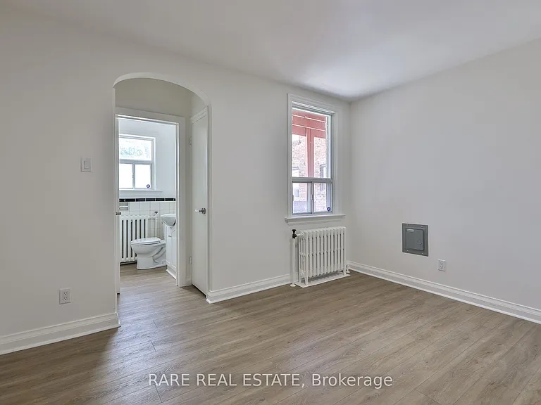 2367 1/2 Queen St E #B — Photo 17