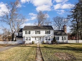 26 Bowbell Rd, White Plains, NY 10607