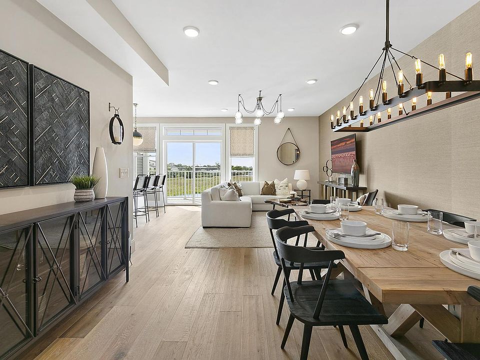 1st image of 131 Marina Pointe Dr