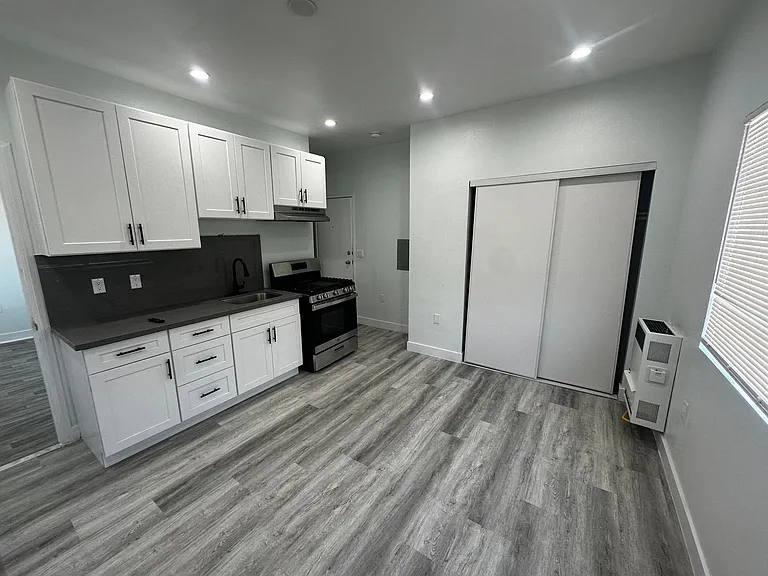 Michigan Avenue Apartments — Photo 114