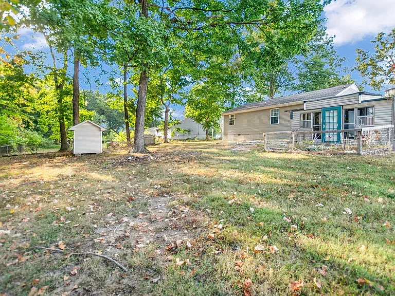374 Treeland Dr — Photo 12