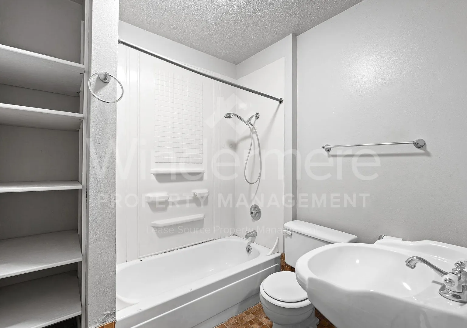 1321 W 11th Ave — Photo 3