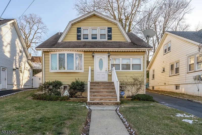261 Winfield Ter photo 1