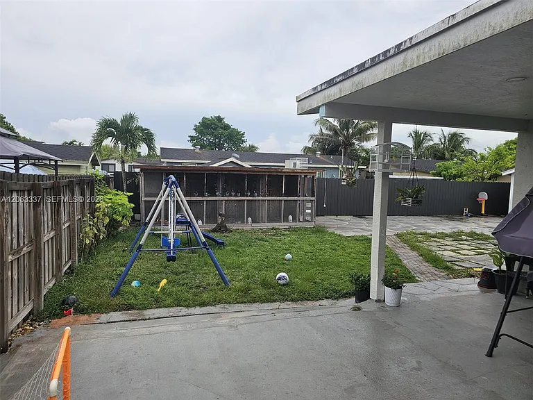 75 SW 18th Ave — Photo 27