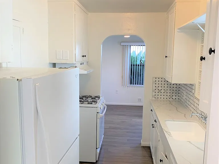 732-734 Zanzibar Ct — Photo 5