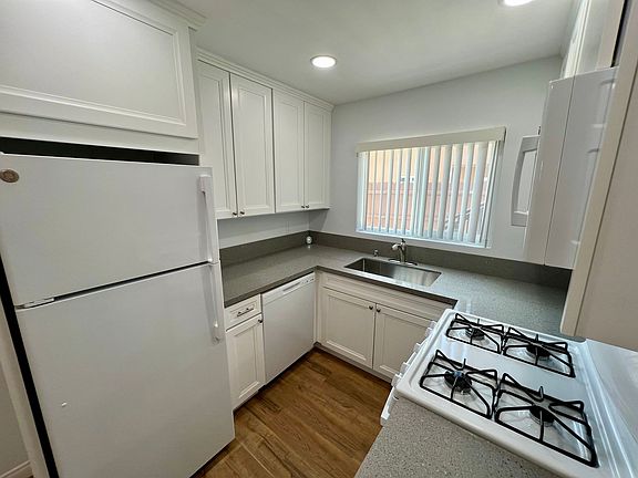 4th image of 3860 Cherokee Ave APT 4