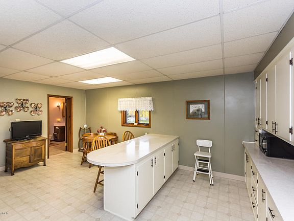 4th image of 137 Marin Ave