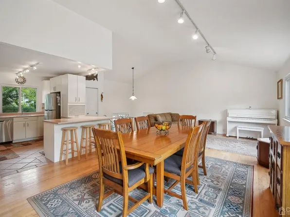 73 Buena Vista Ave, Piscataway, NJ 08854