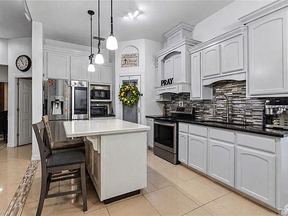 3rd image of 1208 Encino Dr
