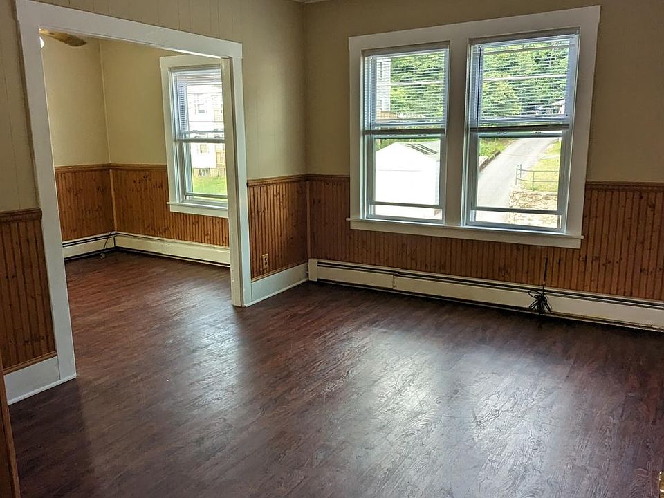 Bright Living room with beautiful cherry flooring